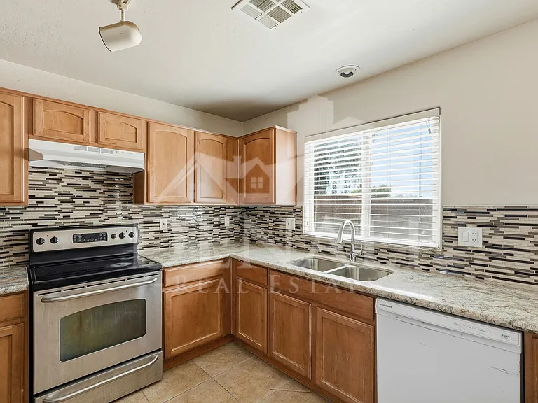 21939 W Cocopah St — Photo 11