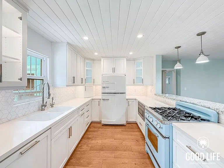 2151 Cambridge Ave — Photo 5