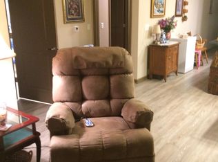 201 N 6th St, Elwood, IN 46036