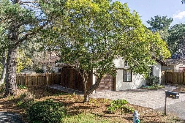 798 Lottie St — Photo 4