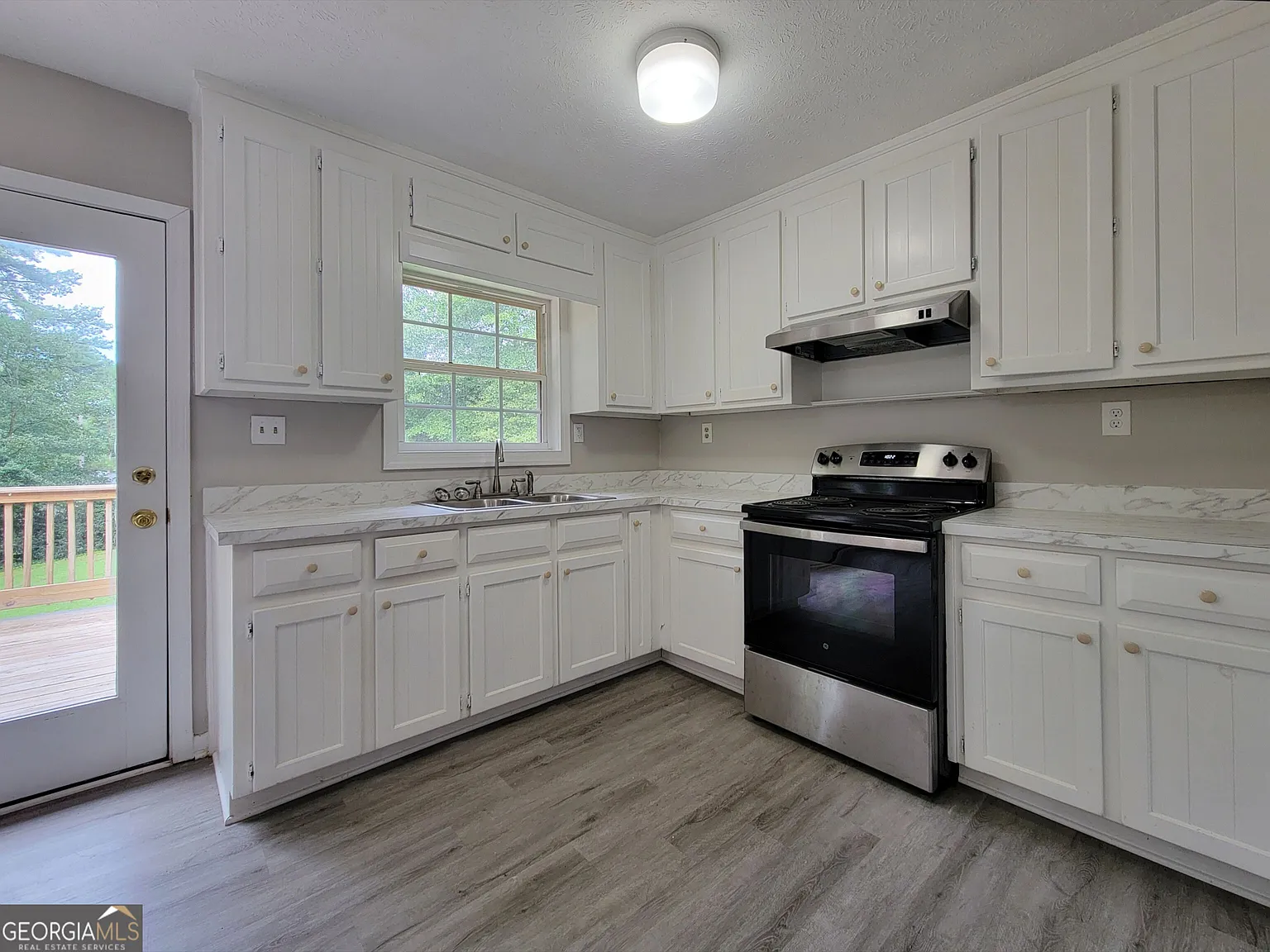 3 bed, 1.5 bath, 1350 sqft, $1,765 — Photo 4
