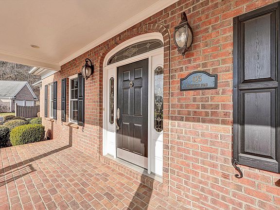 5th image of 625 Highfield Rd