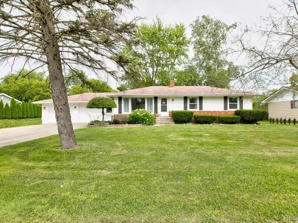 45 Michigan Ave, Marysville, MI 48040