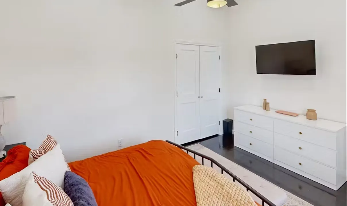 2 bed, 850 sqft, $1,900 — Photo 4