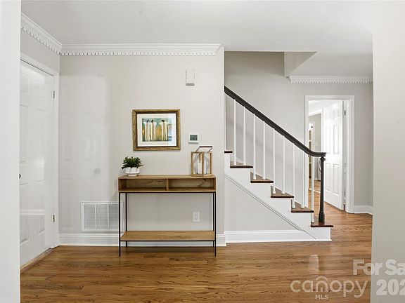 5th image of 6427 Summerlin Pl