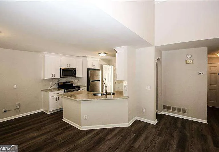 121 Stoneforest Dr — Photo 11
