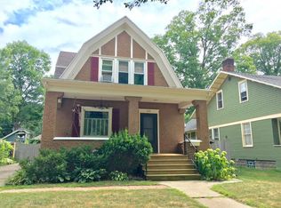 621 Moores River Dr, Lansing, MI 48910
