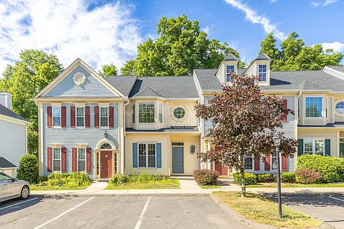 402 Cambridge Cmns Photo 1 402 Cambridge Cmns Photo 1