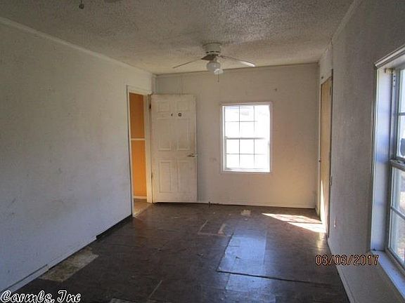 5th image of 100 Saunders Dr