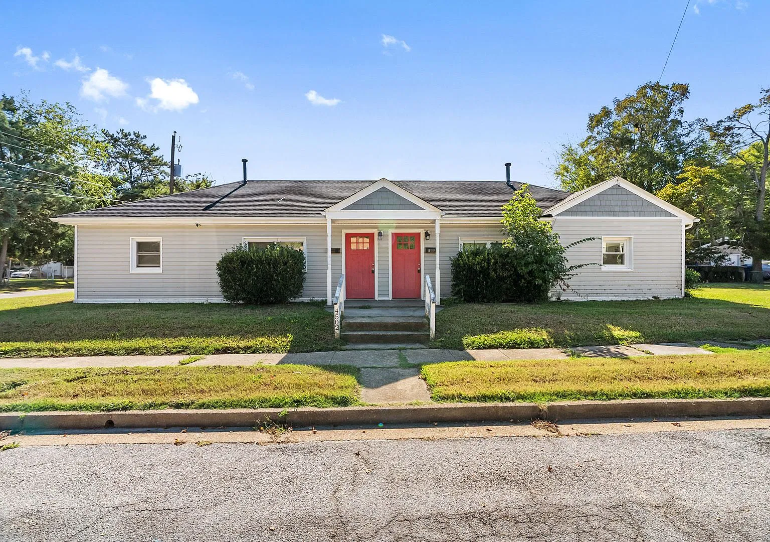 Charming 2-Bedroom Duplex in Norvella Heights — Photo 1