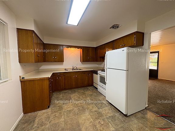 4th image of 319 Cottage Pl #319