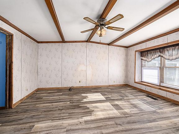 3rd image of 124 Gould St