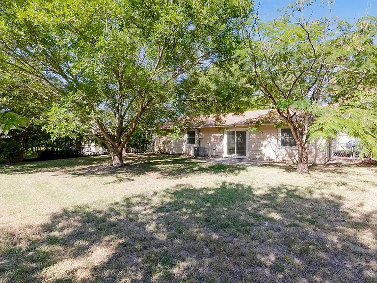 2404 Andover Dr — Photo 28