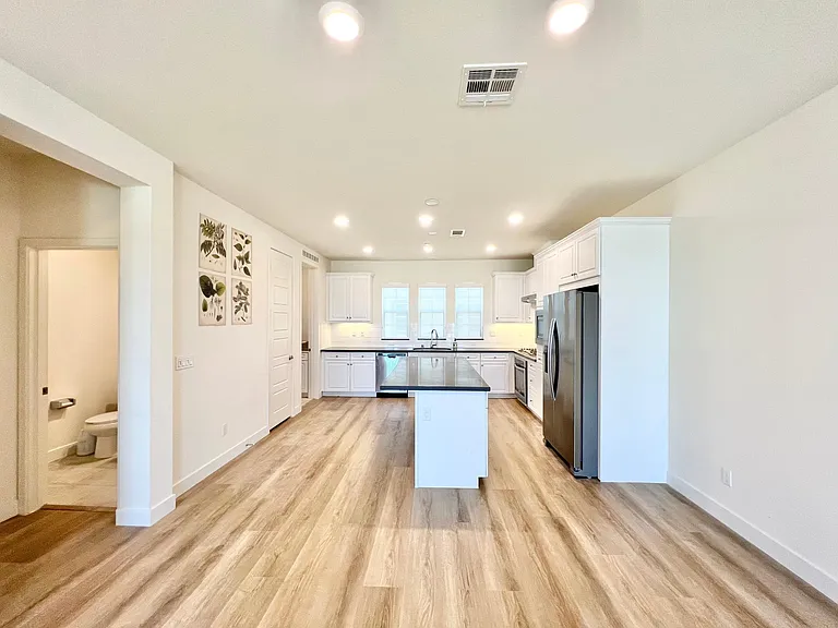 12932 Pacific Pl #11 — Photo 5