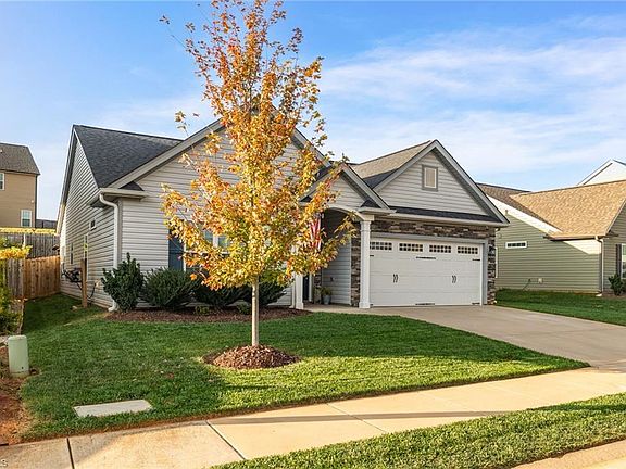 3rd image of 5204 Sedge Hollow Dr