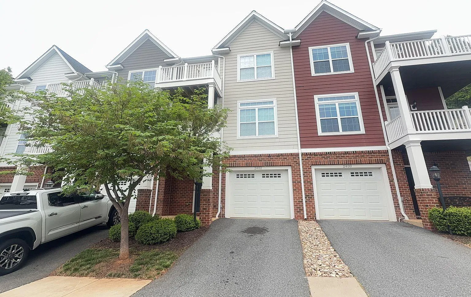 3 bed, 2.5 bath, 2436 sqft, $2,295 — Photo 1
