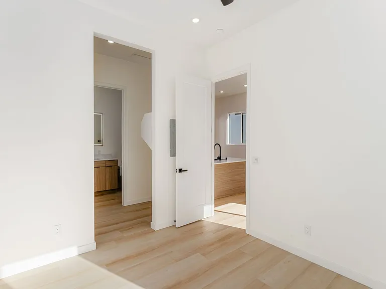 4603-4611 Almayo Ave — Photo 54