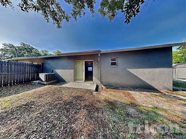 1910 Lillian Ave — Photo 17