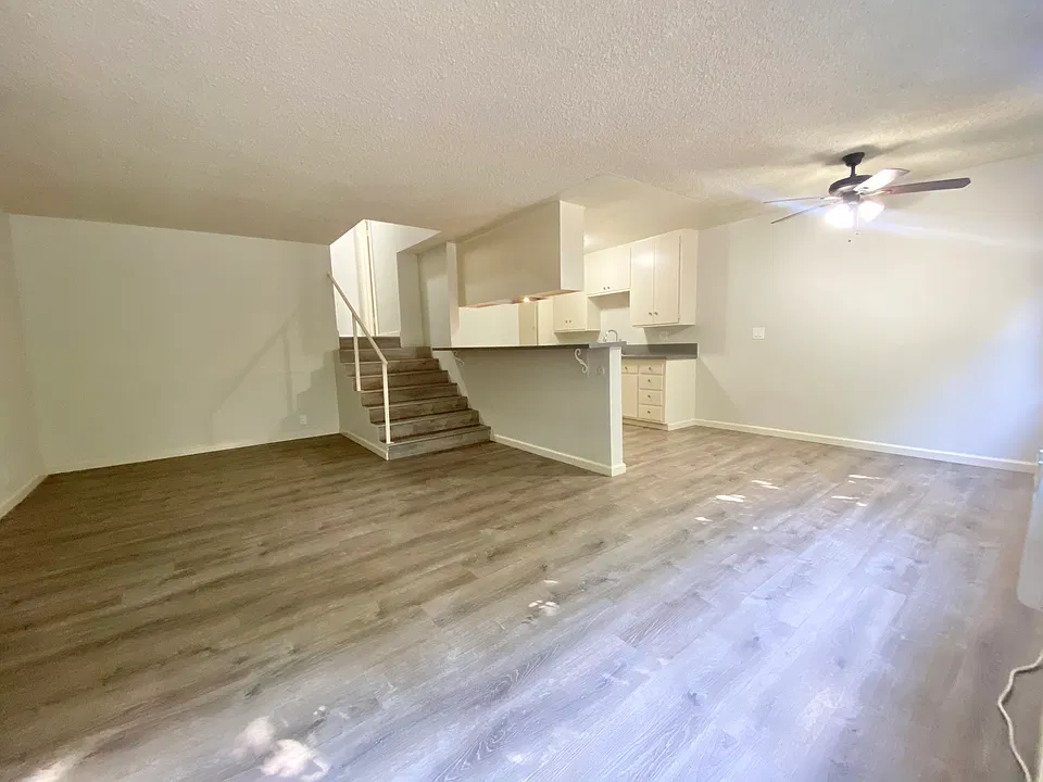 1425 N Los Robles Ave #7