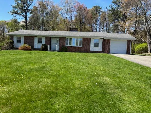 423 Oak St, Cresco, PA 18326
