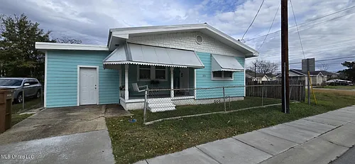 306 4th St Photo 1