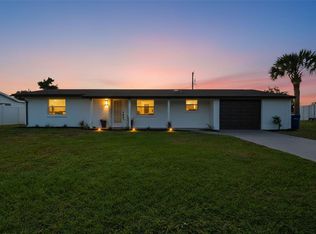 121 Sandhurst Dr, Venice, FL 34293