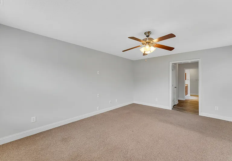 211 High Green Dr — Photo 20