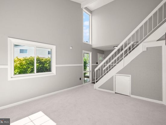 142 N Cottage Rd, Sterling, VA 20164