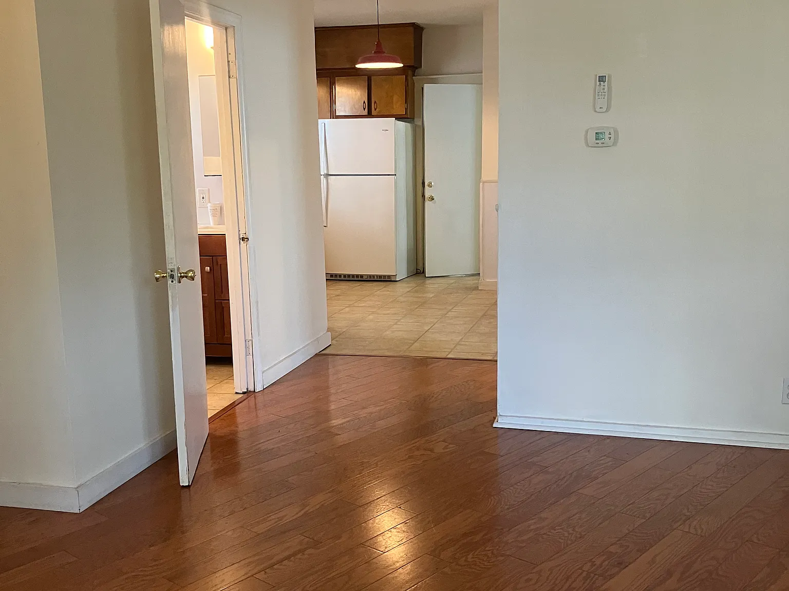 2 bed, 990 sqft, $2,000 — Photo 3