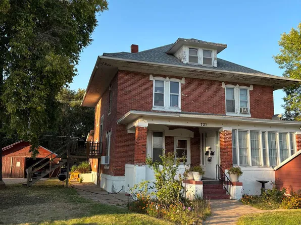 721 E 2nd St, Hastings, NE 68901