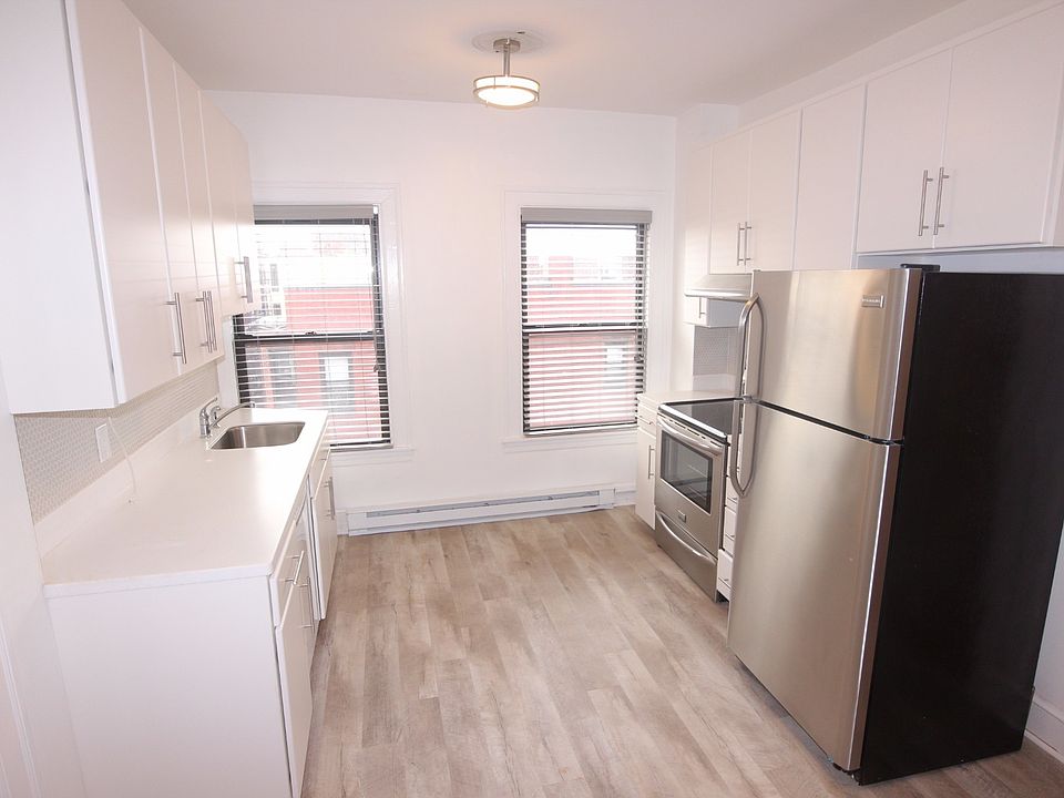 2nd image of 857 Beacon St #202C