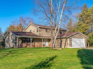 529 Echo Valley Rd, Brooklyn, WI 53521