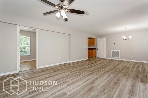 3 bed, 2.0 bath, 1318 sqft, $2,705 — Photo 4