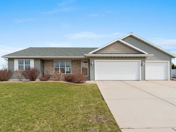 1642 Meadows Ln, Luxemburg, WI 54217