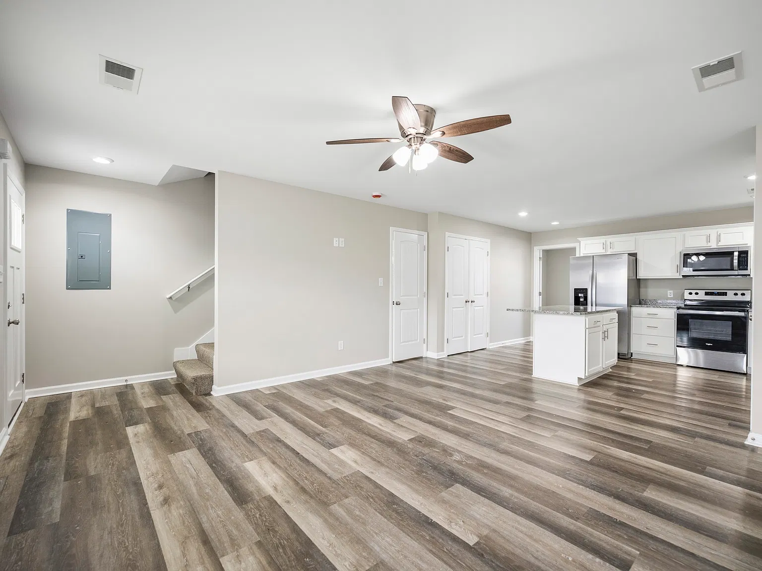 3 bed, 1600 sqft, $2,095 — Photo 4
