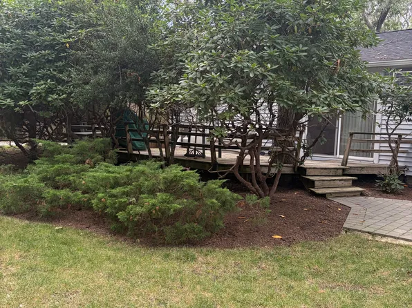 90 Springville Rd, Hampton Bays, NY 11946