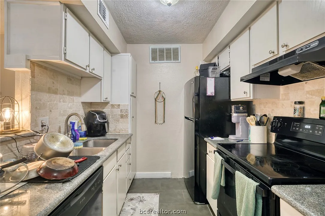 1 bed, 584 sqft, $1,000 — Photo 4