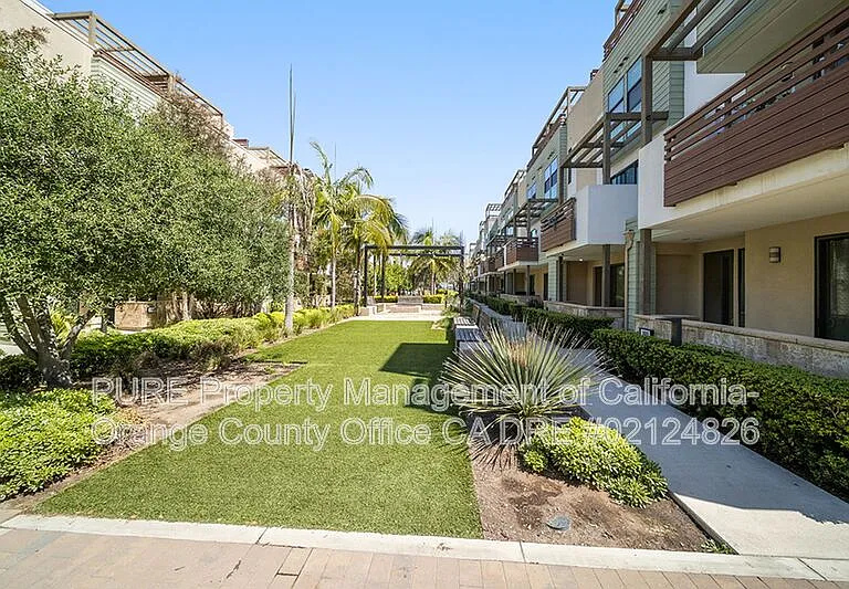 661 W 17th St — Photo 11