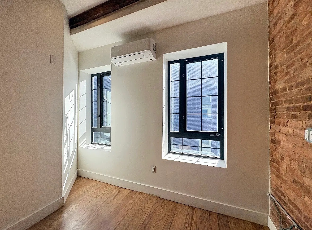 103 Berry Street — Photo 2