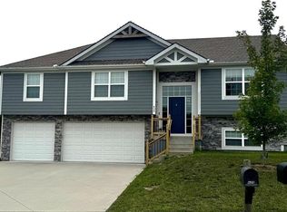 425 Spring Branch Dr, Raymore, MO 64083
