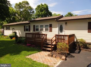 403 Oak Dr, Green Lane, PA