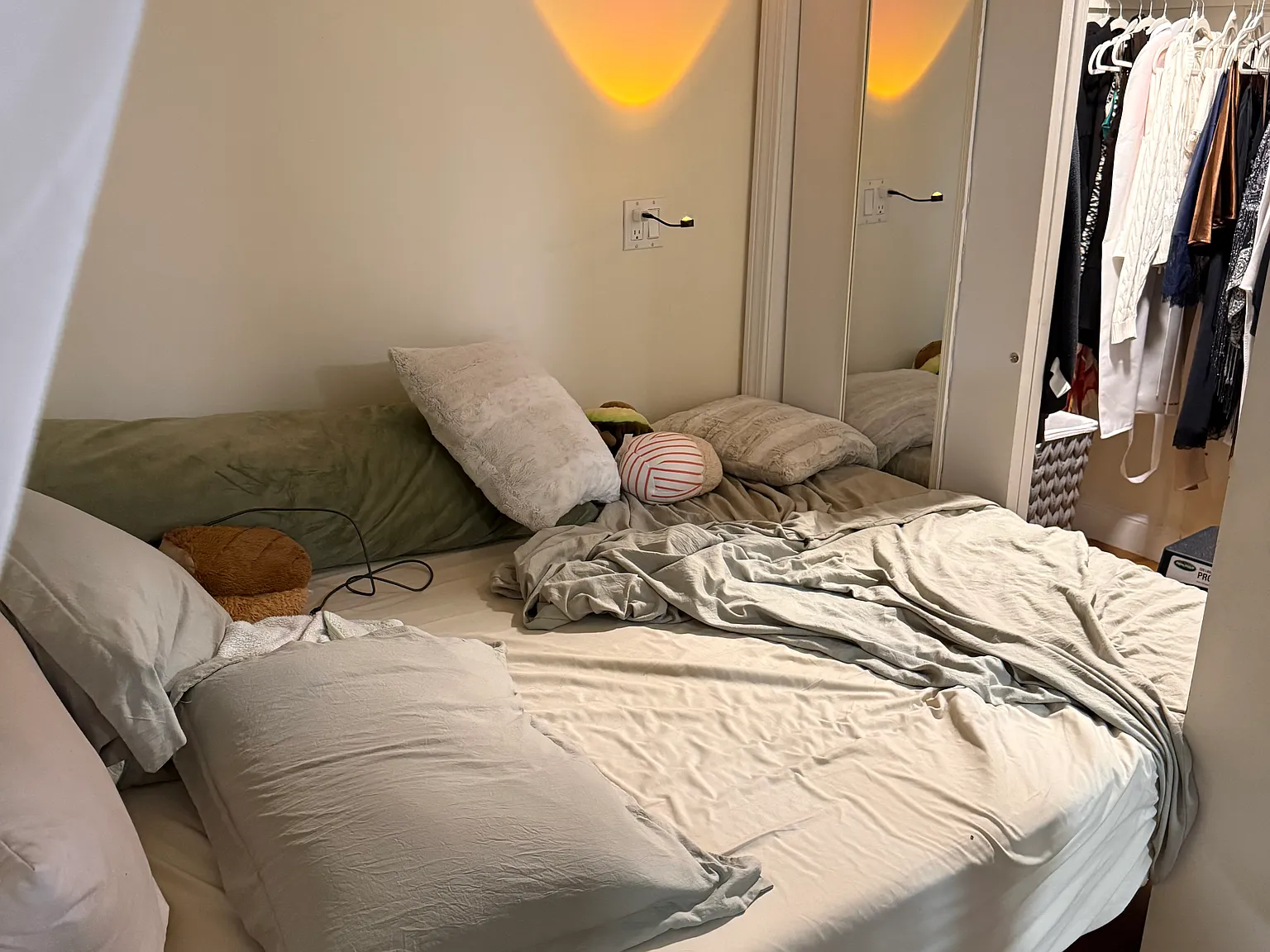Studio, 550 sqft, $2,400 — Photo 3