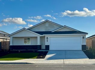 7041 Elm St, Visalia, CA 93291