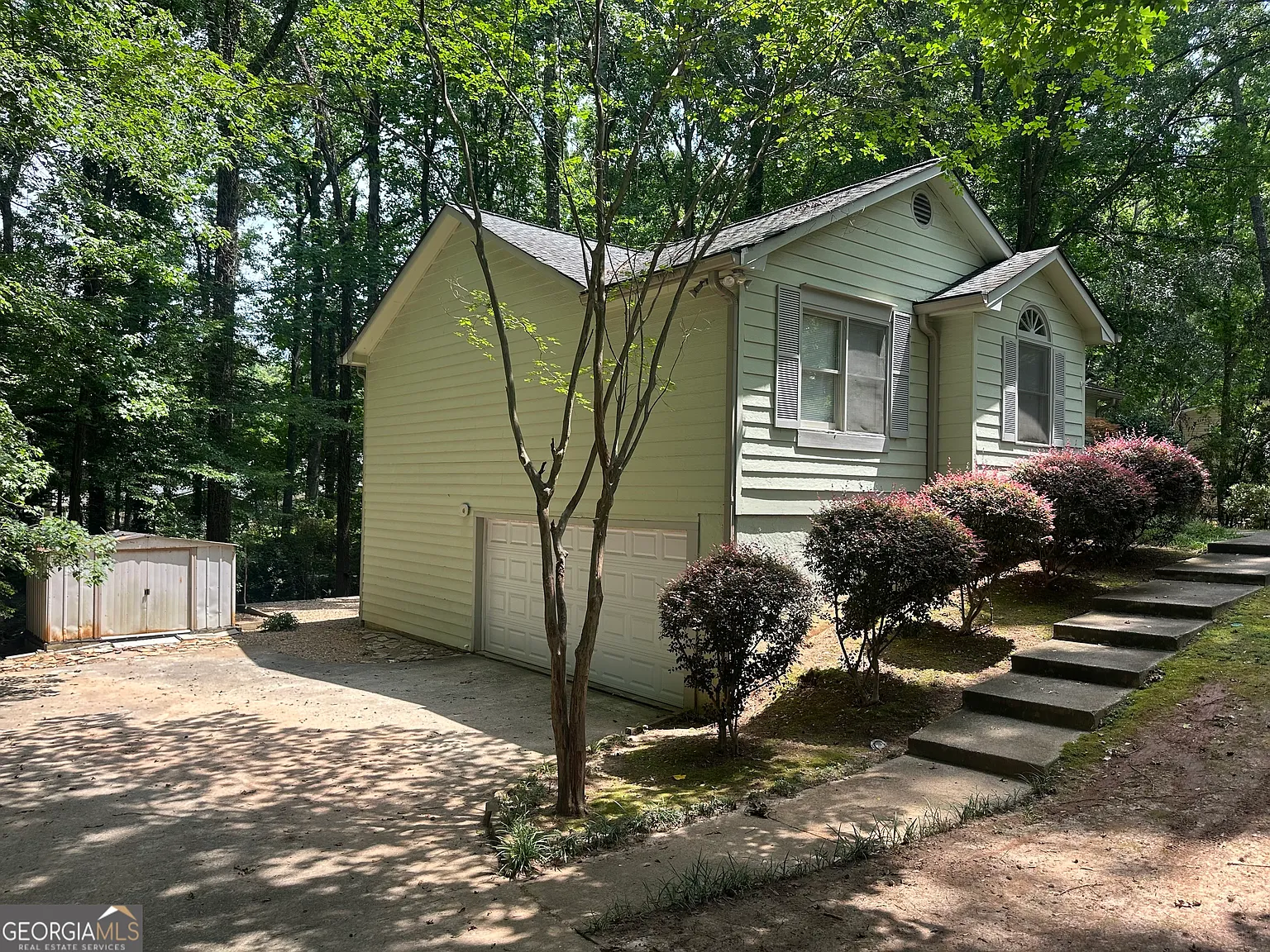 4 bed, 2.0 bath, 1410 sqft, $2,550 — Photo 2