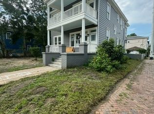 225 W 40th St #B, Savannah, GA 31401