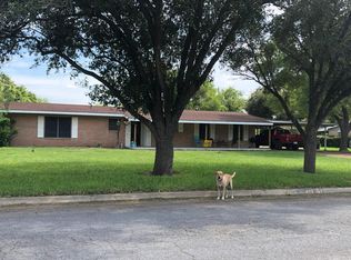 877 W Fox Ave, Raymondville, TX 78580