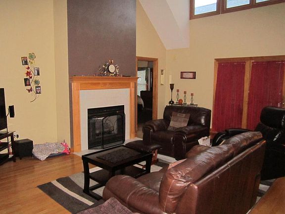 3rd image of 3824 Derby Dr