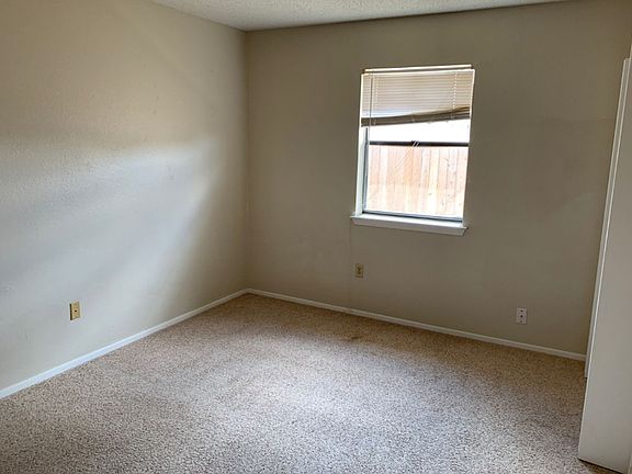 3rd image of 1601 Windward Dr #A