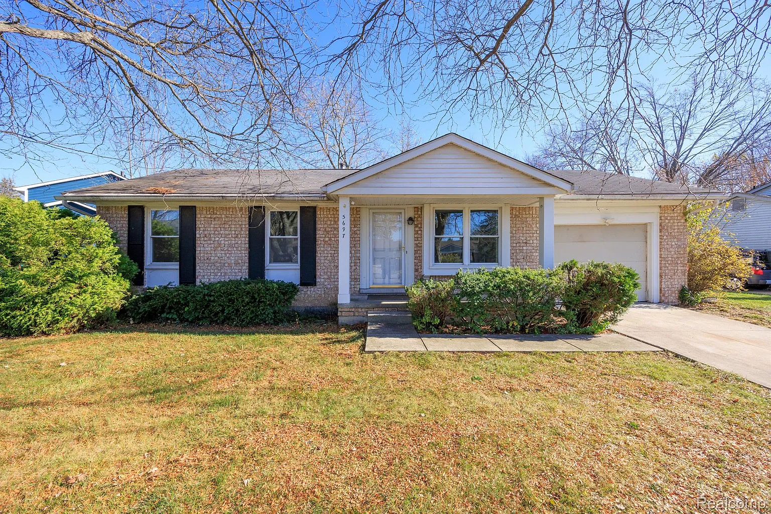 5697 Sunset Trl photo 1
