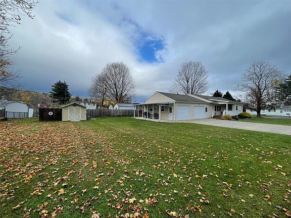 3rd image of 12 Meadow Ln